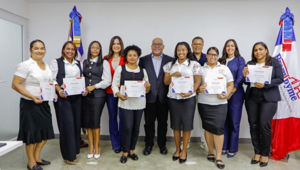 Promipyme entrega certificados a mujeres emprendedoras capacitadas en finanzas y Herramientas Digitales